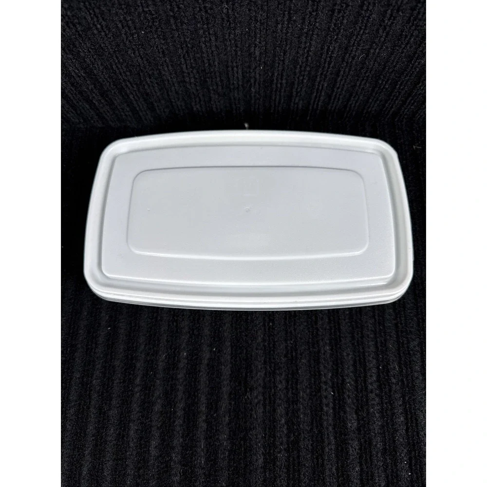 Rubbermaid Servin Saver Storage Container # 5 4 Cup White Lid Rectangle USA